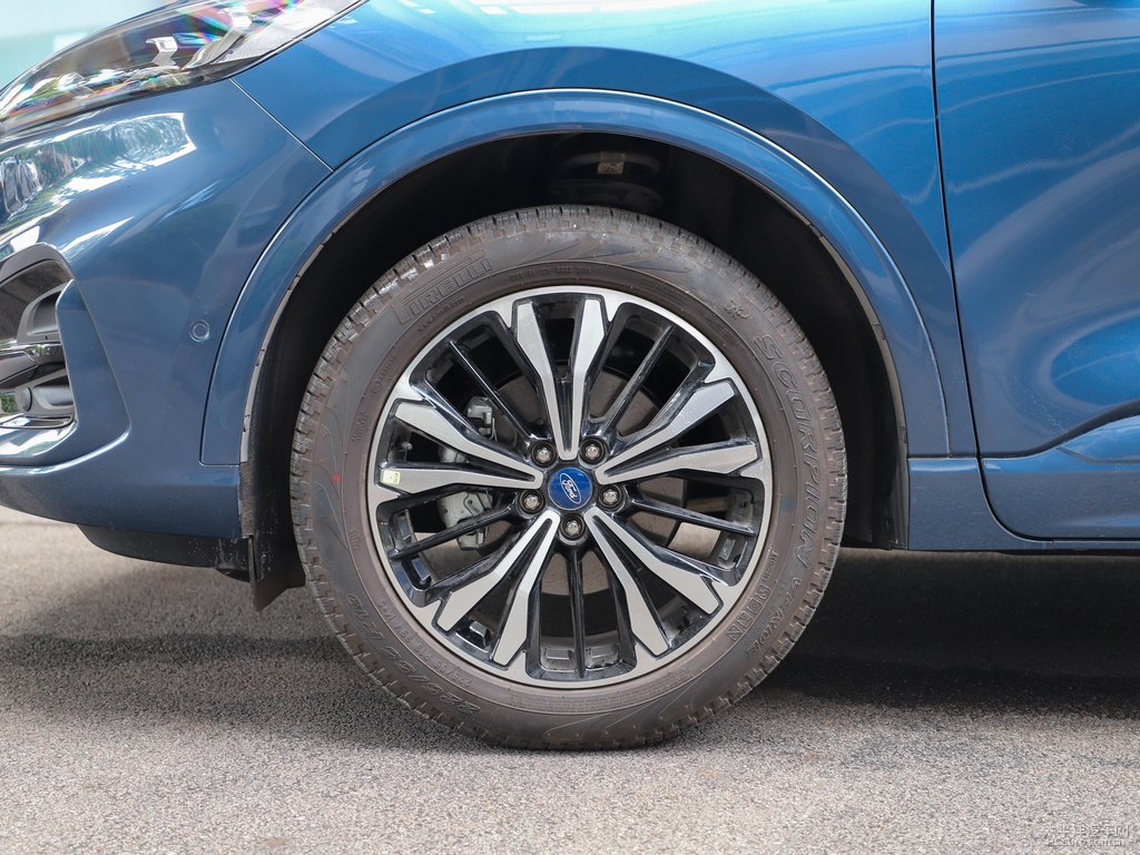 靜謐藍(lán)銳際車身外觀圖片