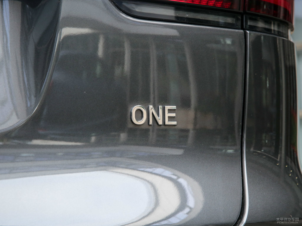 灰色理想ONE車尾外觀圖片