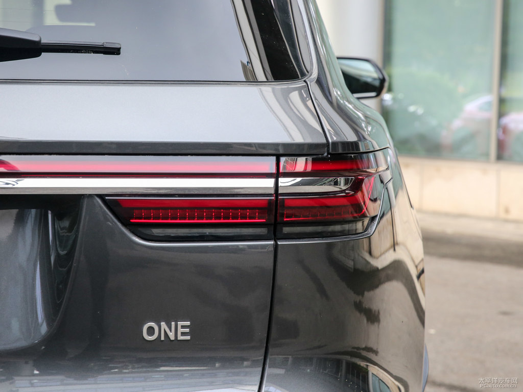 灰色理想ONE車尾外觀圖片