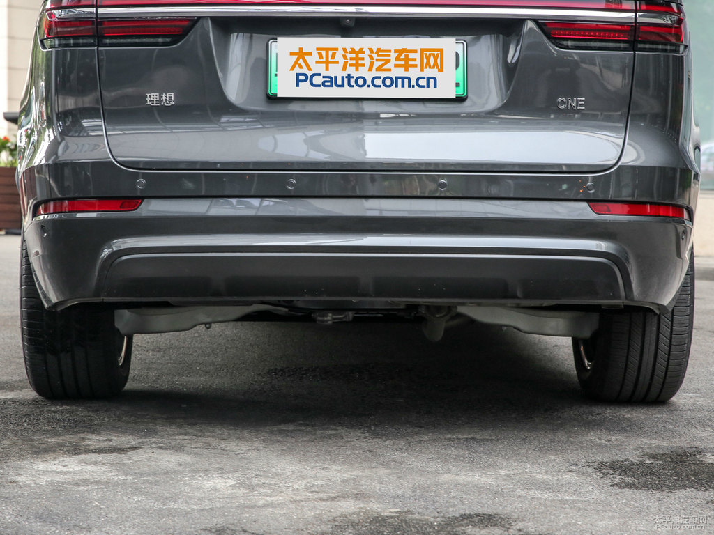 灰色理想ONE車尾外觀圖片