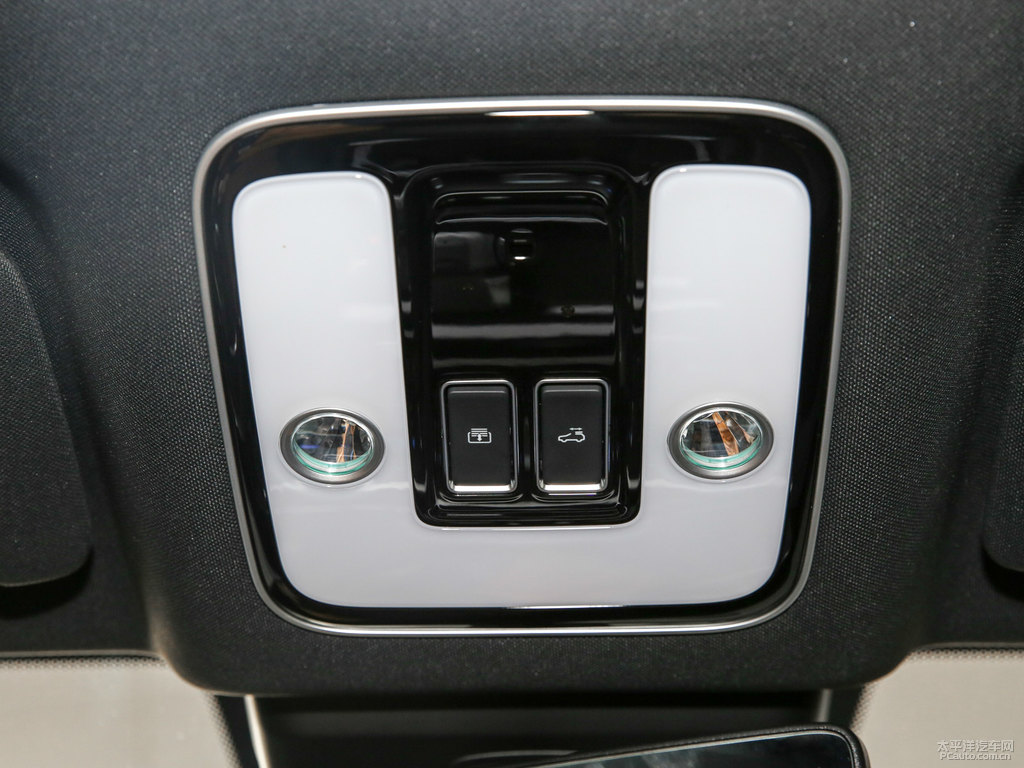 灰色理想ONE車廂內(nèi)飾圖片