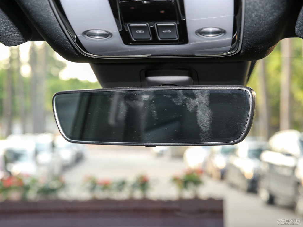 灰色理想ONE車廂內(nèi)飾圖片