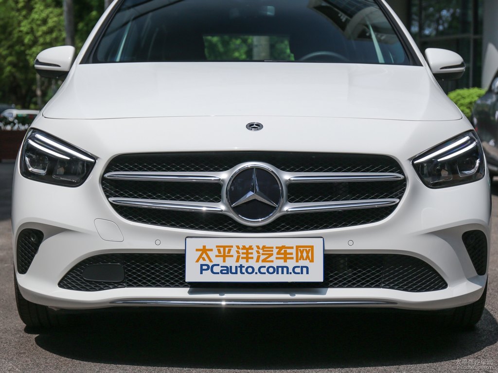 北極白奔馳B級(jí)車頭外觀圖片