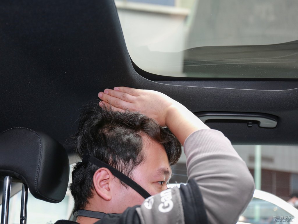 北極白奔馳B級駕乘空間空間圖片