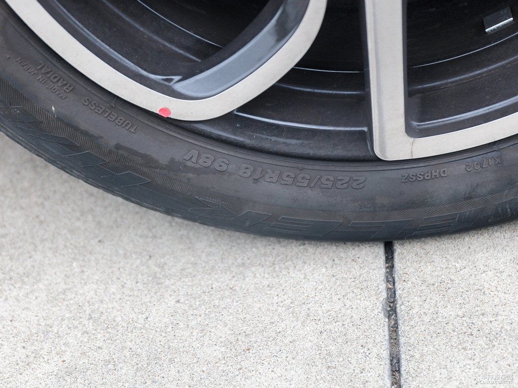 冰光卡其灰斯巴魯XV車身外觀圖片