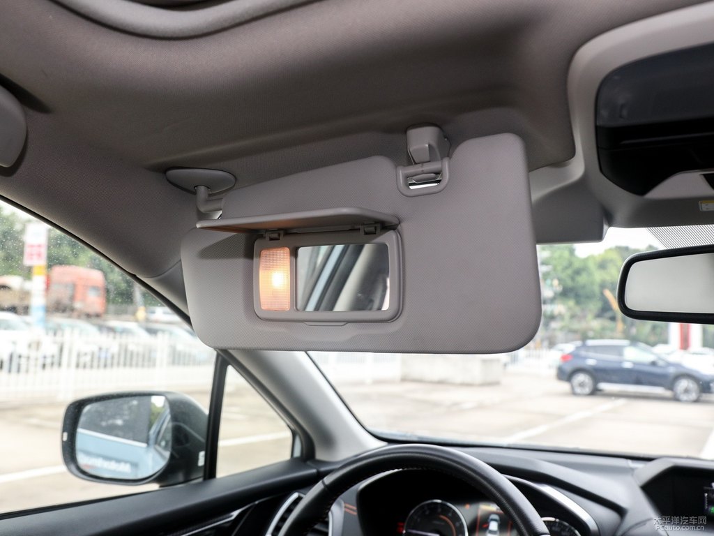 冰光卡其灰斯巴魯XV車廂內(nèi)飾圖片
