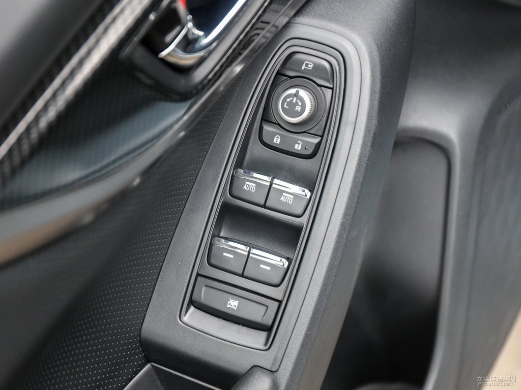 冰光卡其灰斯巴魯XV車廂內(nèi)飾圖片