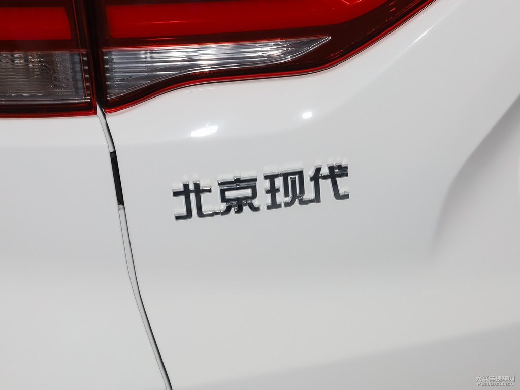 極地白北京現(xiàn)代ix35車尾外觀圖片