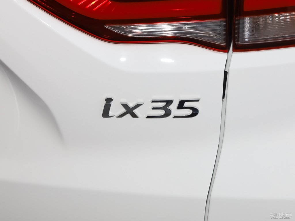 極地白北京現(xiàn)代ix35車尾外觀圖片