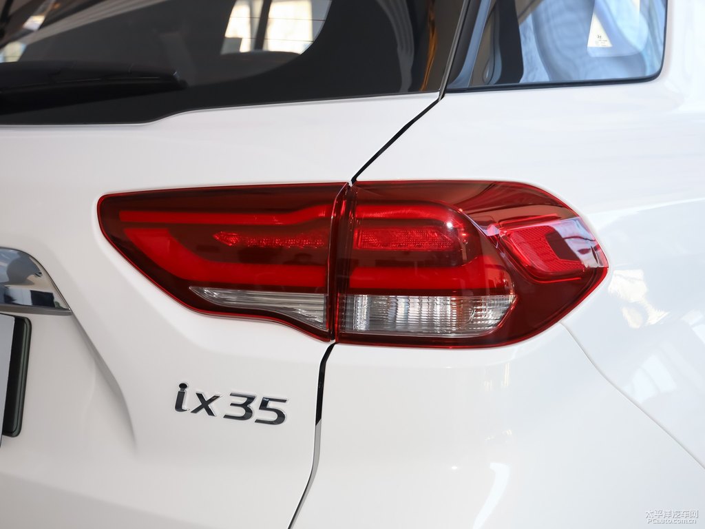 極地白北京現(xiàn)代ix35車尾外觀圖片