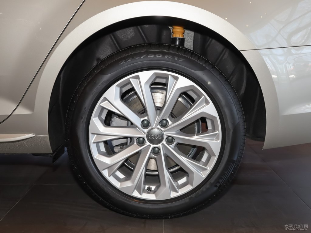 白金色奧迪A4L車身外觀圖片