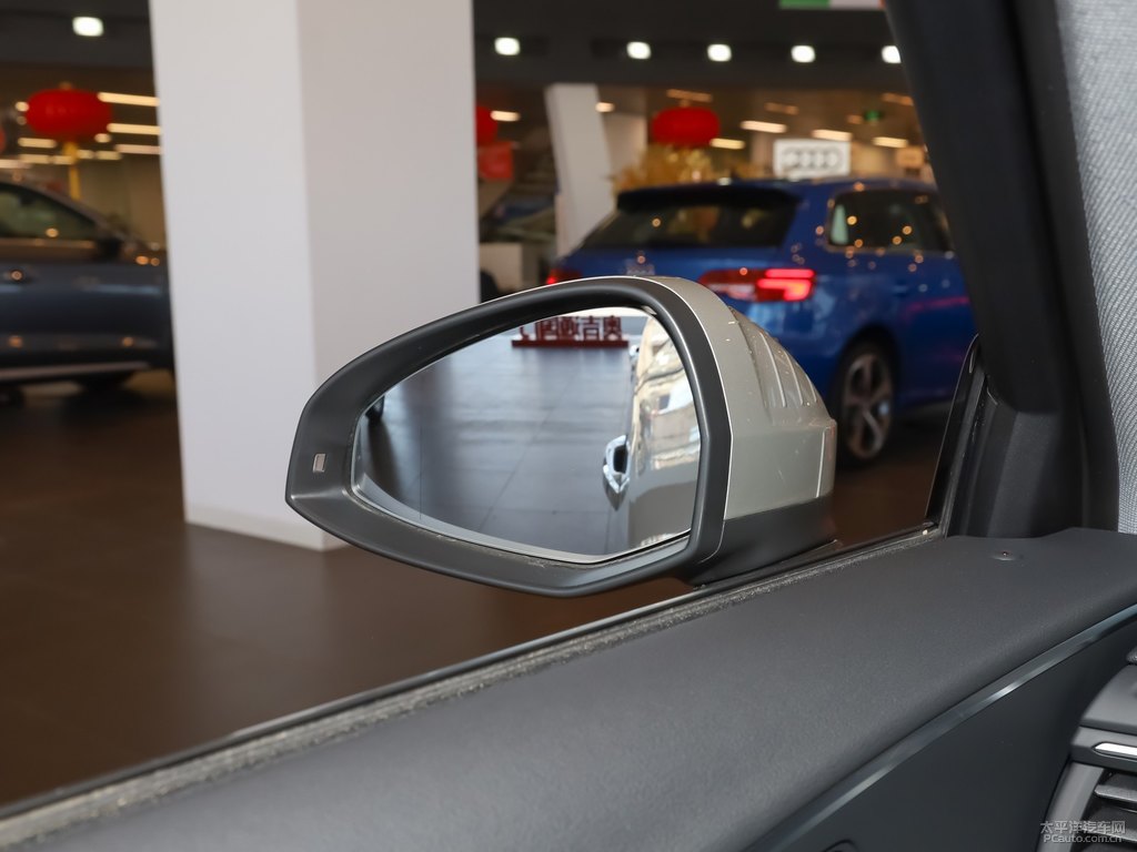白金色奧迪A4L車身外觀圖片