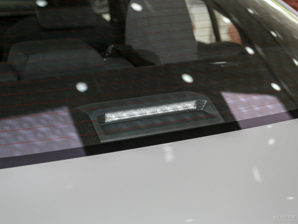 水晶銀雷凌車尾外觀圖片