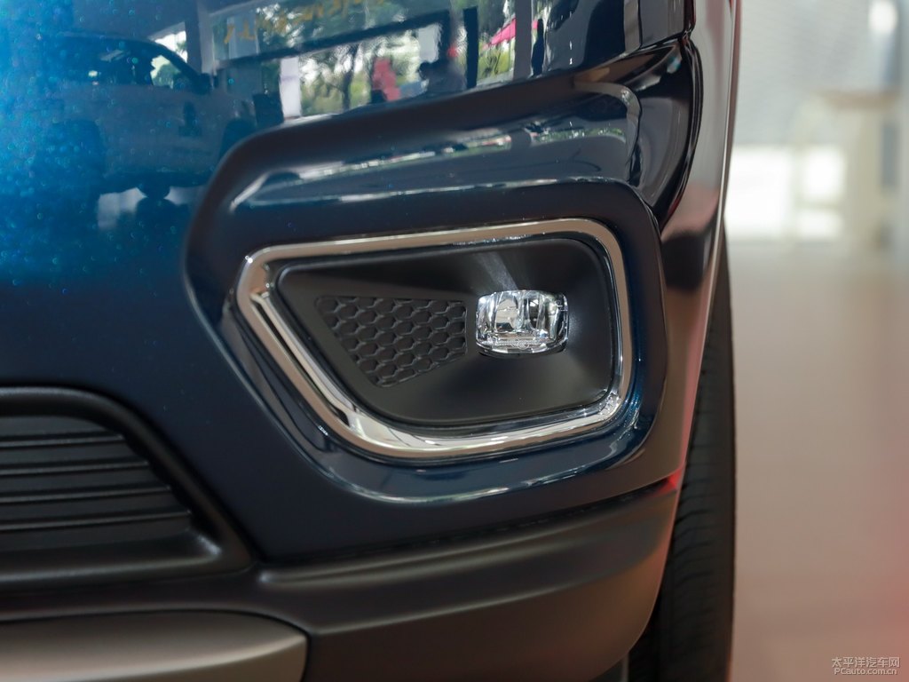 斐濟(jì)藍(lán)自由光車(chē)頭外觀圖片