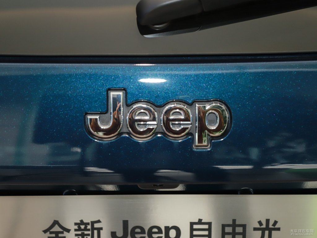 斐濟(jì)藍(lán)自由光車尾外觀圖片