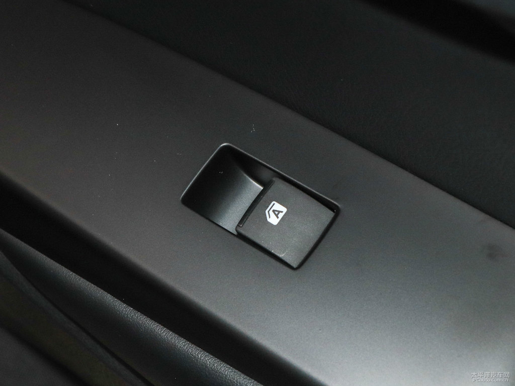 珍珠白漢蘭達(dá)車廂內(nèi)飾圖片