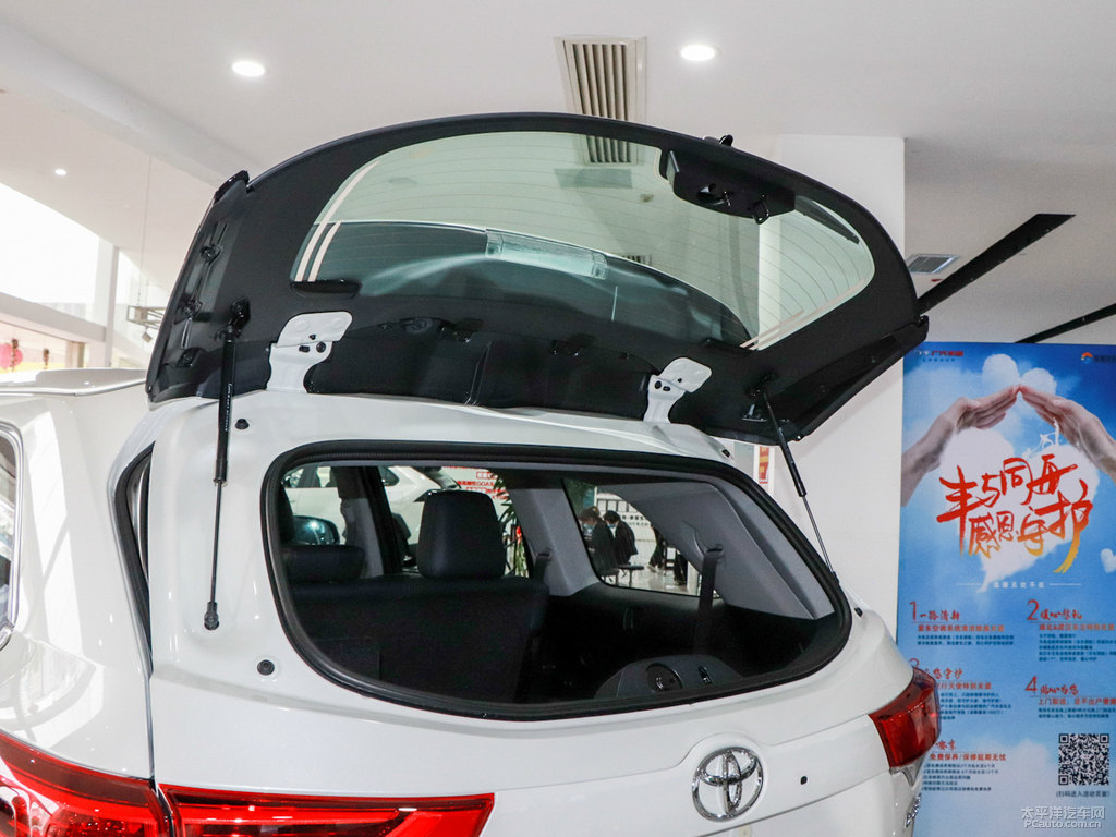 珍珠白漢蘭達(dá)后備廂空間圖片