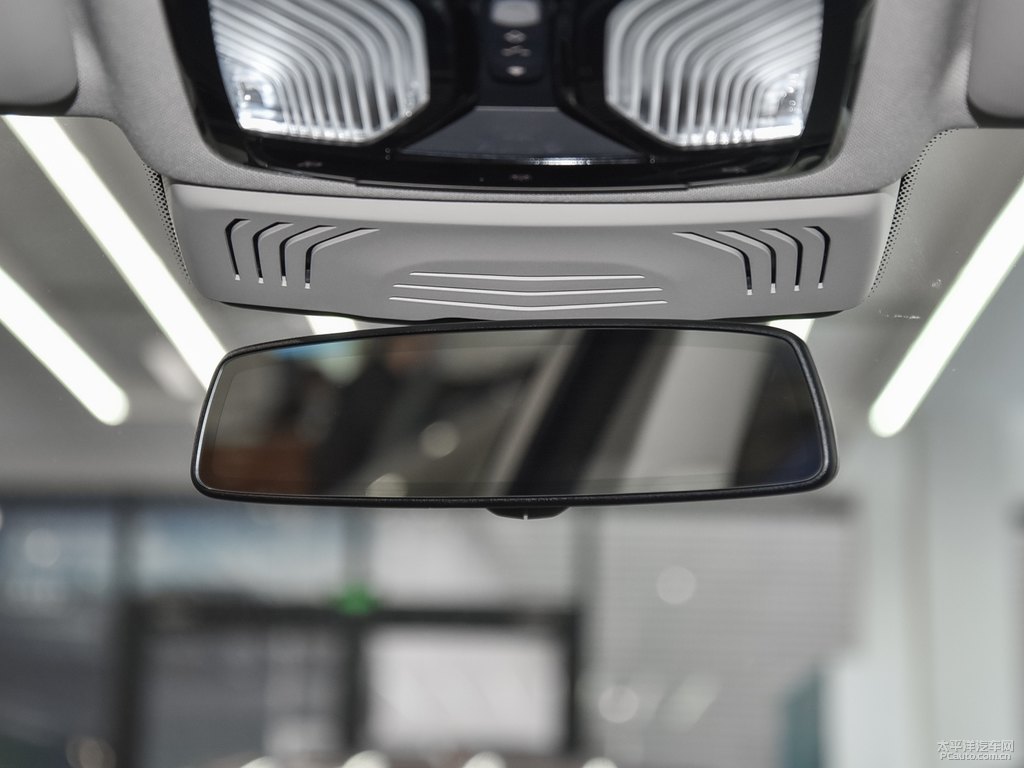 礦石白寶馬X3車廂內(nèi)飾圖片