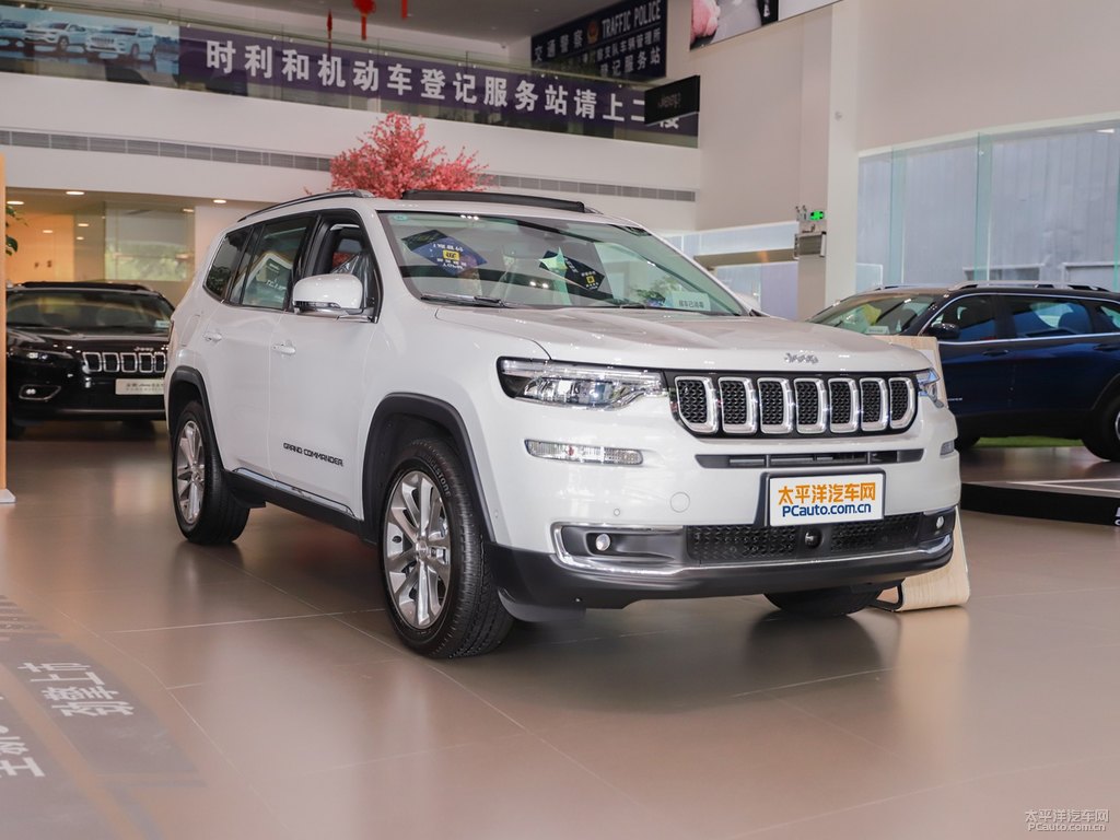 喀納斯白大指揮官整車外觀外觀圖片