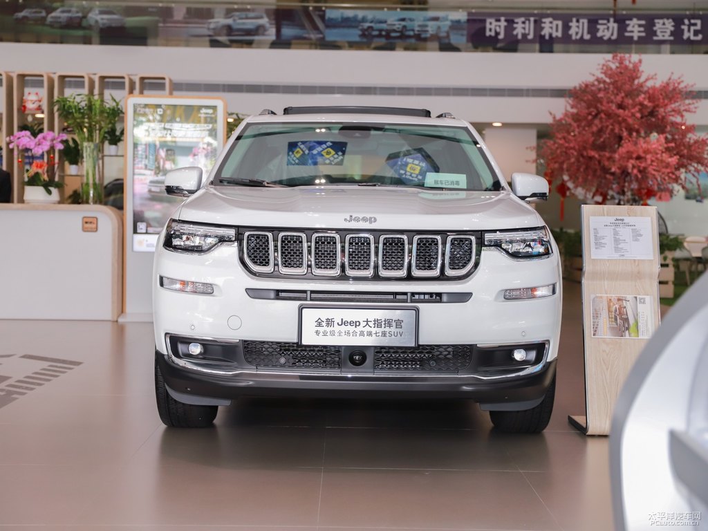 喀納斯白大指揮官車頭外觀圖片