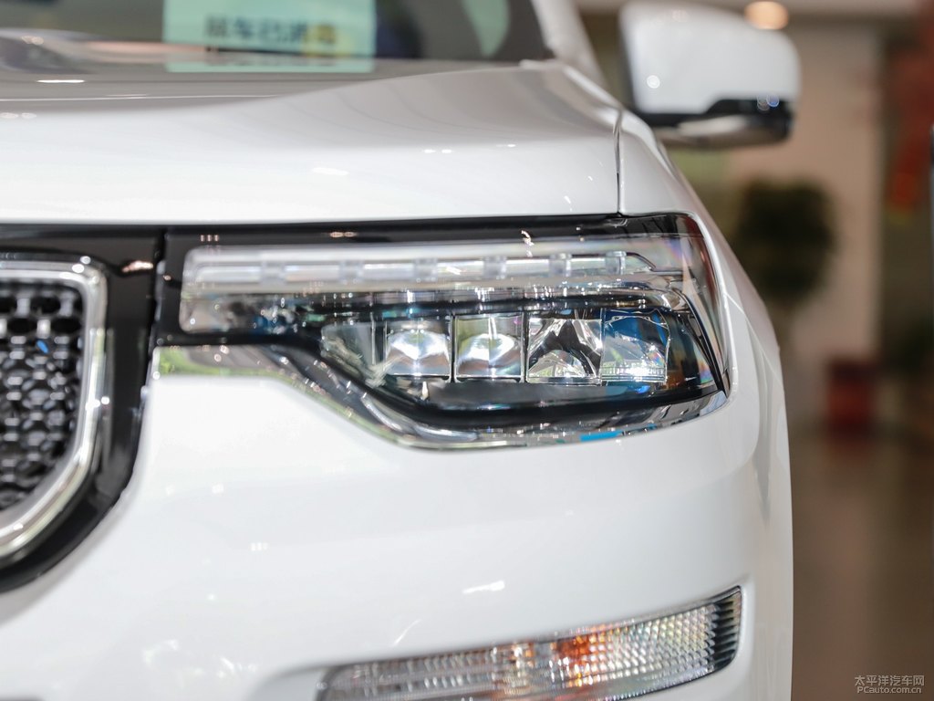 喀納斯白大指揮官車頭外觀圖片