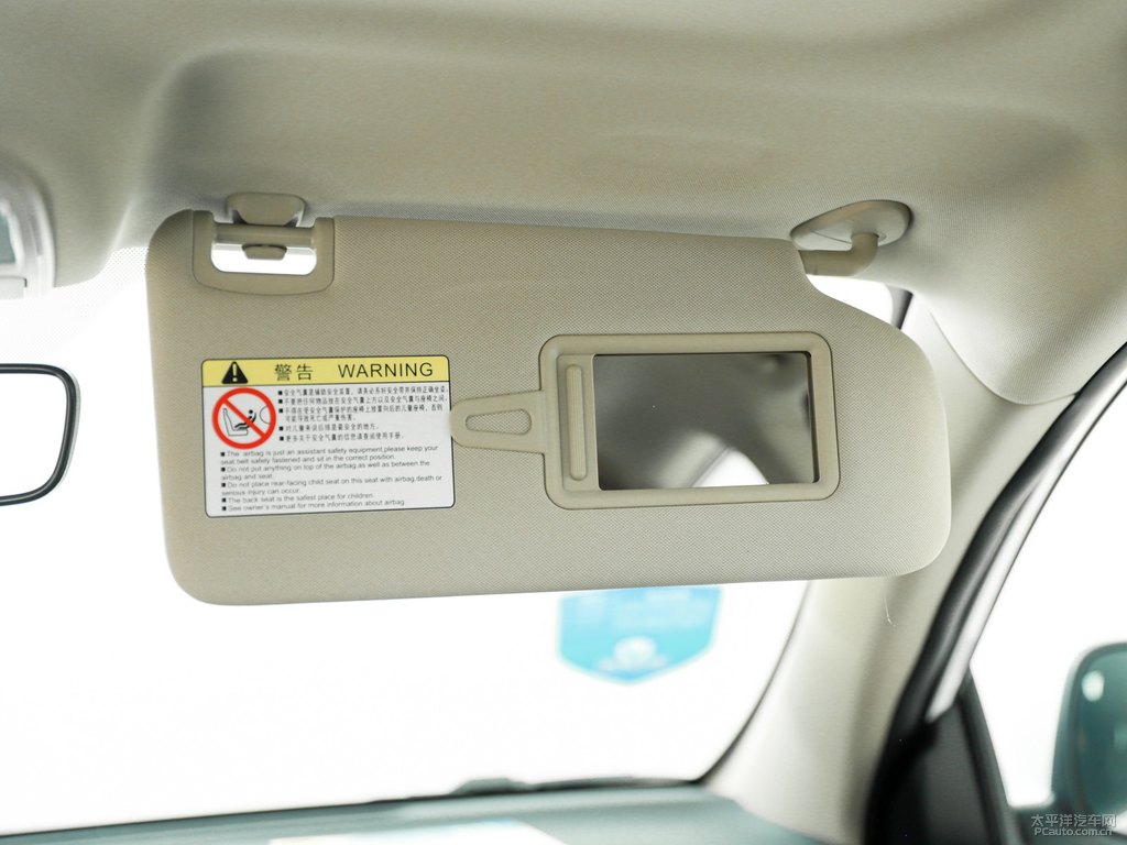 流光白宋車廂內(nèi)飾圖片