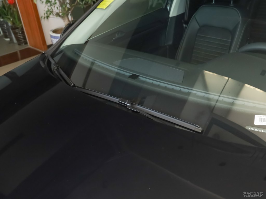 幻影黑邁騰車身外觀圖片