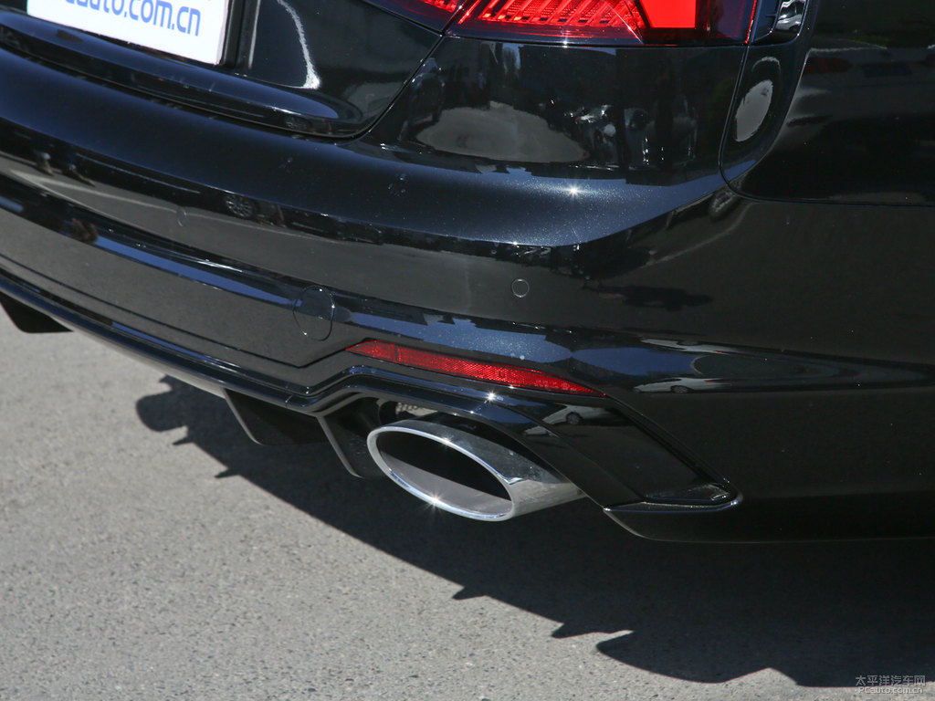 米索斯黑奧迪RS 5車尾外觀圖片