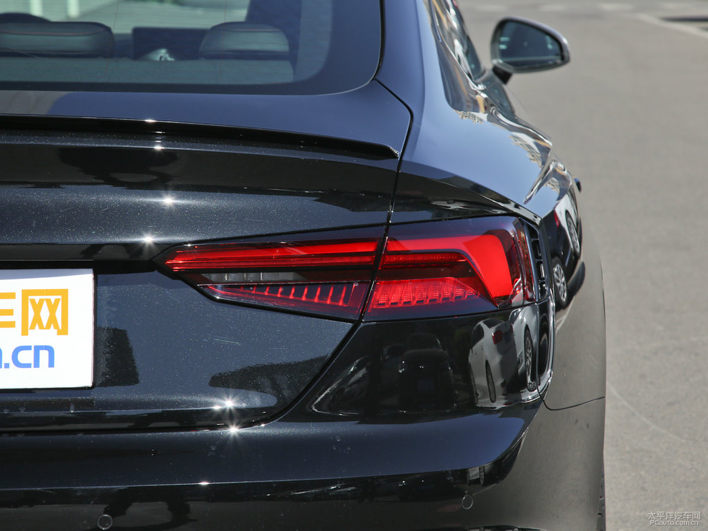 米索斯黑奧迪RS 5車尾外觀圖片