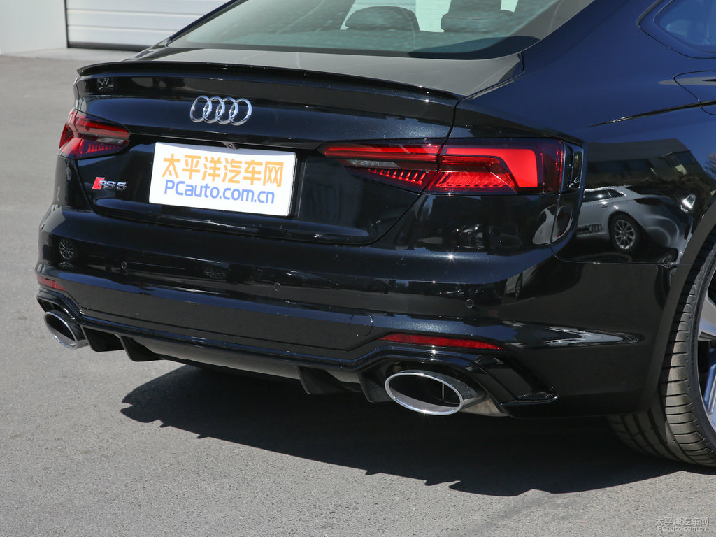 米索斯黑奧迪RS 5車尾外觀圖片