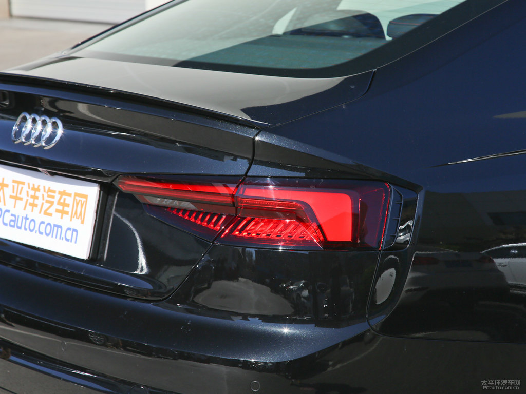 米索斯黑奧迪RS 5車尾外觀圖片