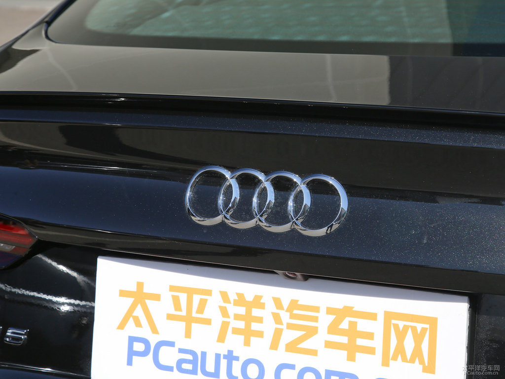 米索斯黑奧迪RS 5車尾外觀圖片