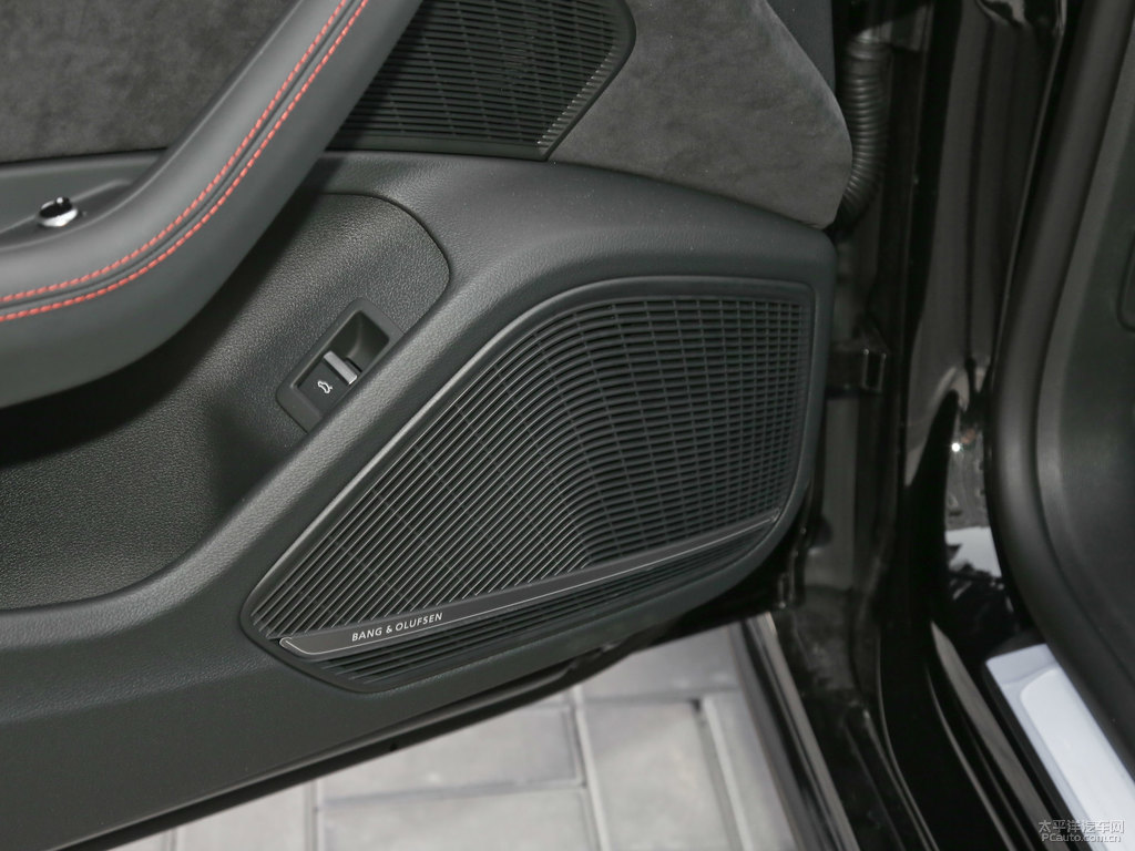 米索斯黑奧迪RS 5車廂內(nèi)飾圖片