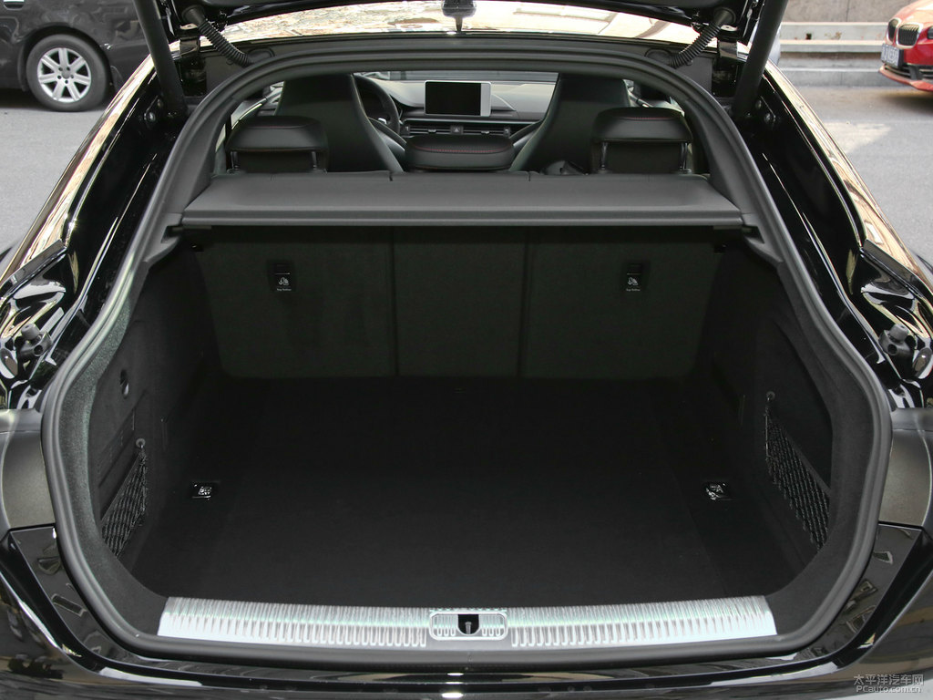 米索斯黑奧迪RS 5后備廂空間圖片