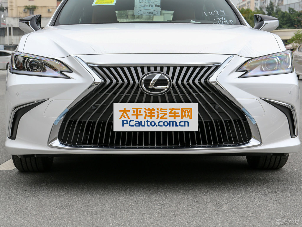超音速石英白色雷克薩斯ES車頭外觀圖片