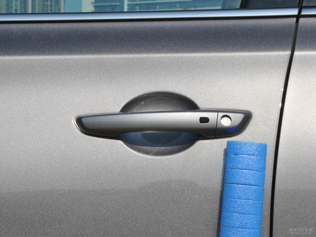 鈦光銀灰逸動(dòng)PLUS車身外觀圖片