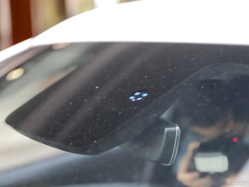 極地白AION LX車身外觀圖片