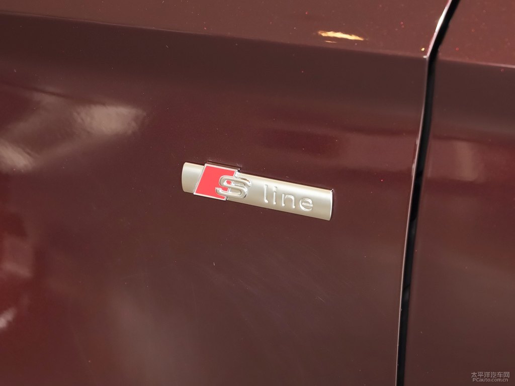 西拉紅奧迪A3車身外觀圖片