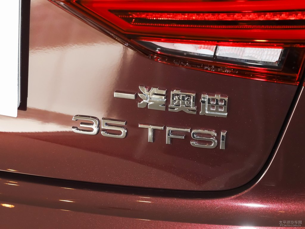 西拉紅奧迪A3車(chē)尾外觀圖片
