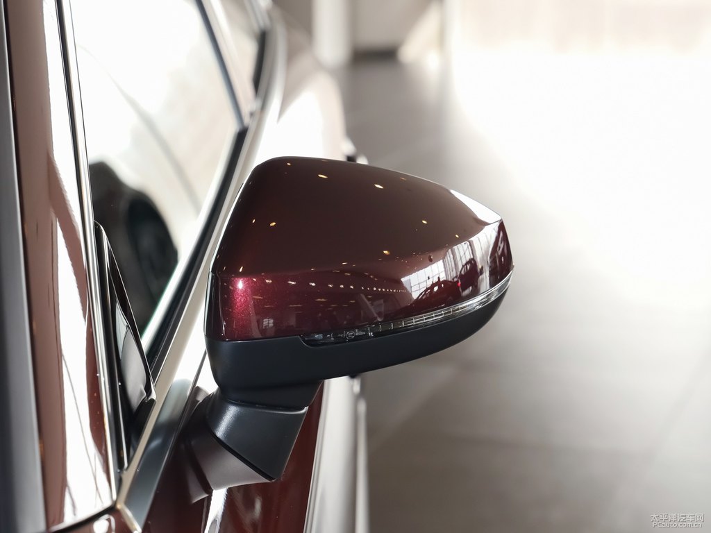 西拉紅奧迪A3車身外觀圖片