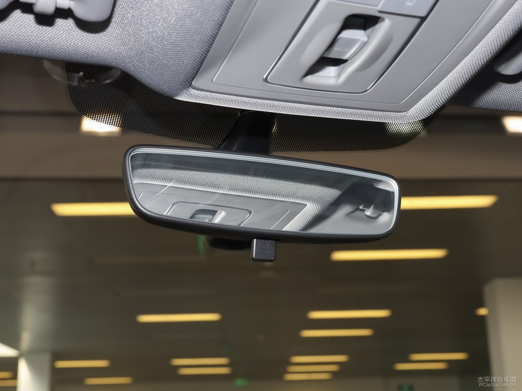 西拉紅奧迪A3車廂內(nèi)飾圖片