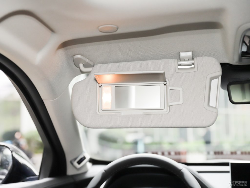 夢幻藍(lán)魏牌 VV7車廂內(nèi)飾圖片