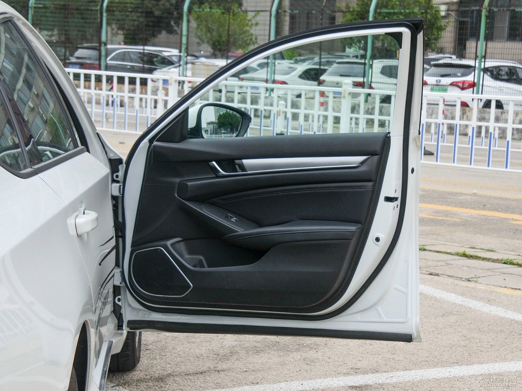 星月白雅閣車廂內(nèi)飾圖片