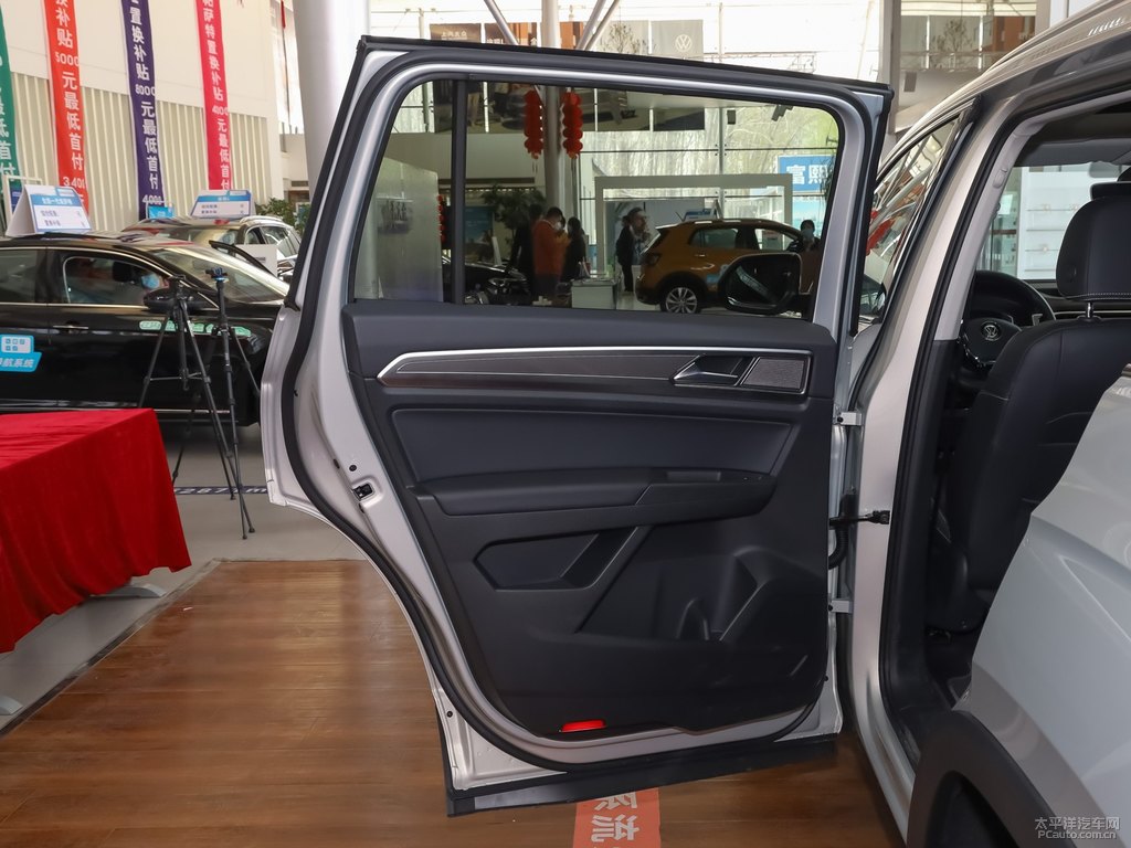 冰島銀途昂車廂內(nèi)飾圖片