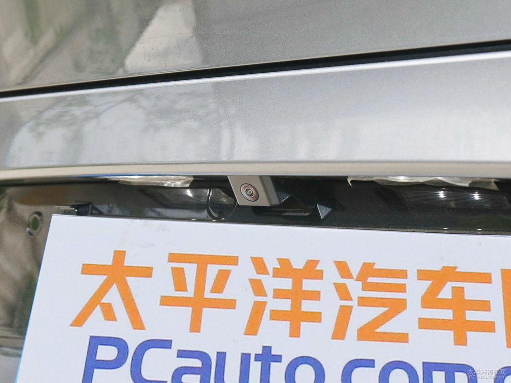 天辰灰小鵬P7車(chē)尾外觀圖片