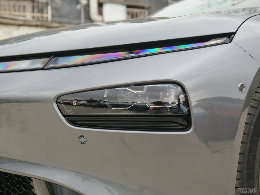 天辰灰小鵬P7車(chē)頭外觀圖片