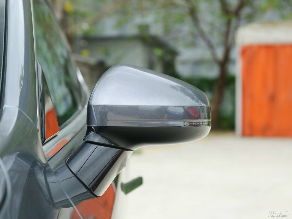 天辰灰小鵬P7車身外觀圖片