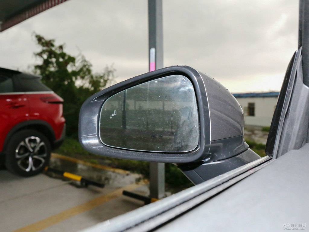 天辰灰小鵬P7車身外觀圖片