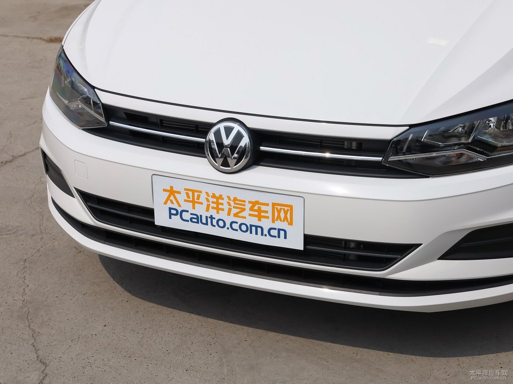 極地白大眾Polo車頭外觀圖片