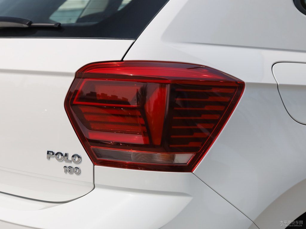 極地白大眾Polo車尾外觀圖片